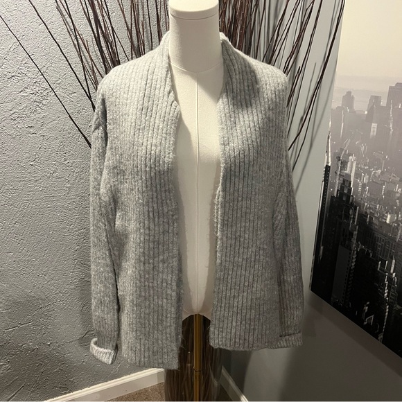 🌸NWOT UNIVERSAL THREAD OVERSIZED GREY CARDIGAN SWEATER SIZE MEDIUM🌸 - Picture 2 of 7
